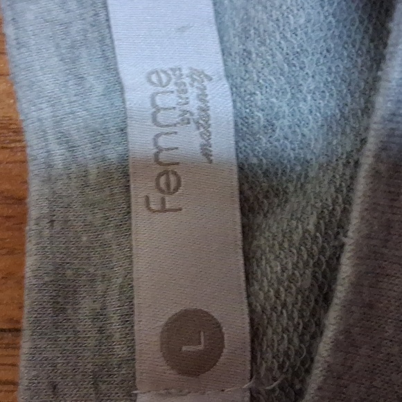 Gray Maternity Raglan Top - Picture 4 of 6